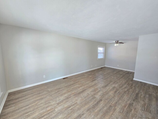 Foto del edificio - Updated 3 bedroom home located off Bardstown Rd!