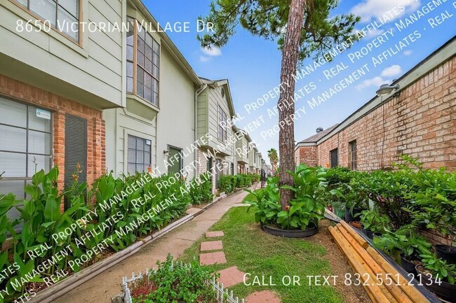 Building Photo - 8650 Victorian Village Dr