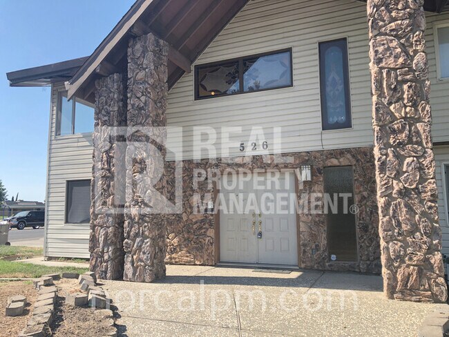 Building Photo - Spacious 3 bed 2 bath townhouse in Woodland