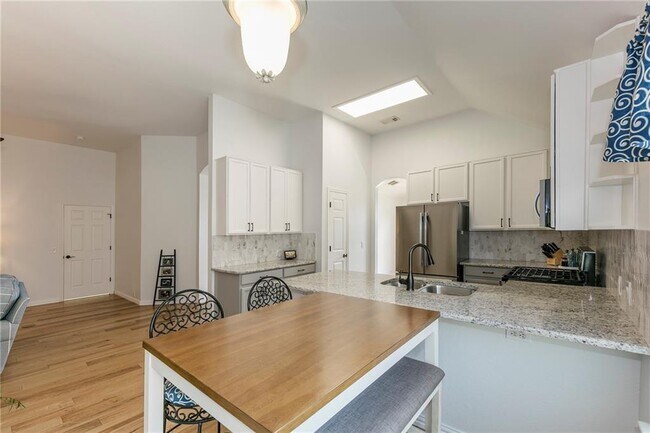 Building Photo - 10916 Mint Julep Dr
