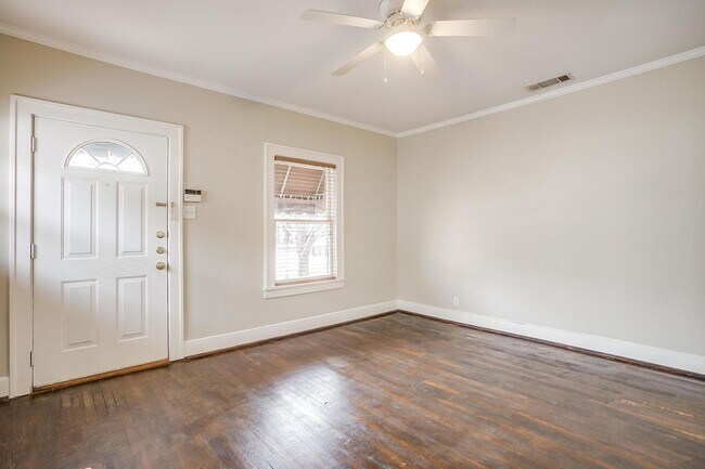Foto del edificio - Cute Arlington Heights Bungalow