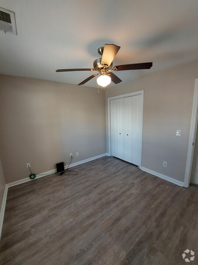 Building Photo - 418 Hawkeye Ct