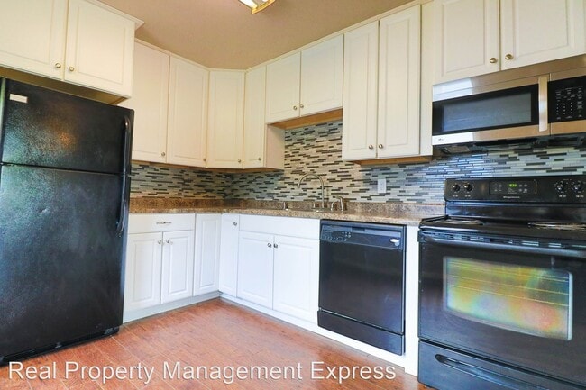 Building Photo - 3 br, 1 bath House - 2905 E 19th Street