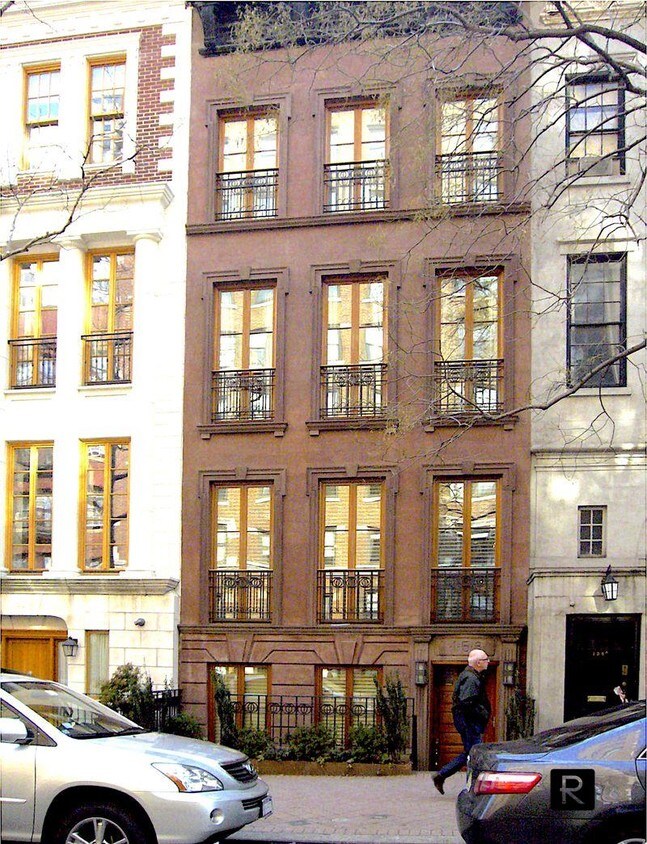 Primary Photo - 158 East 83rd Street