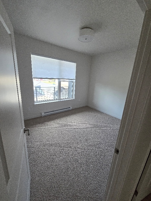 Building Photo - 2221 Willow Dr