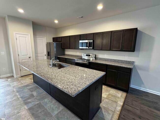 Building Photo - 120 Valley Creek Dr