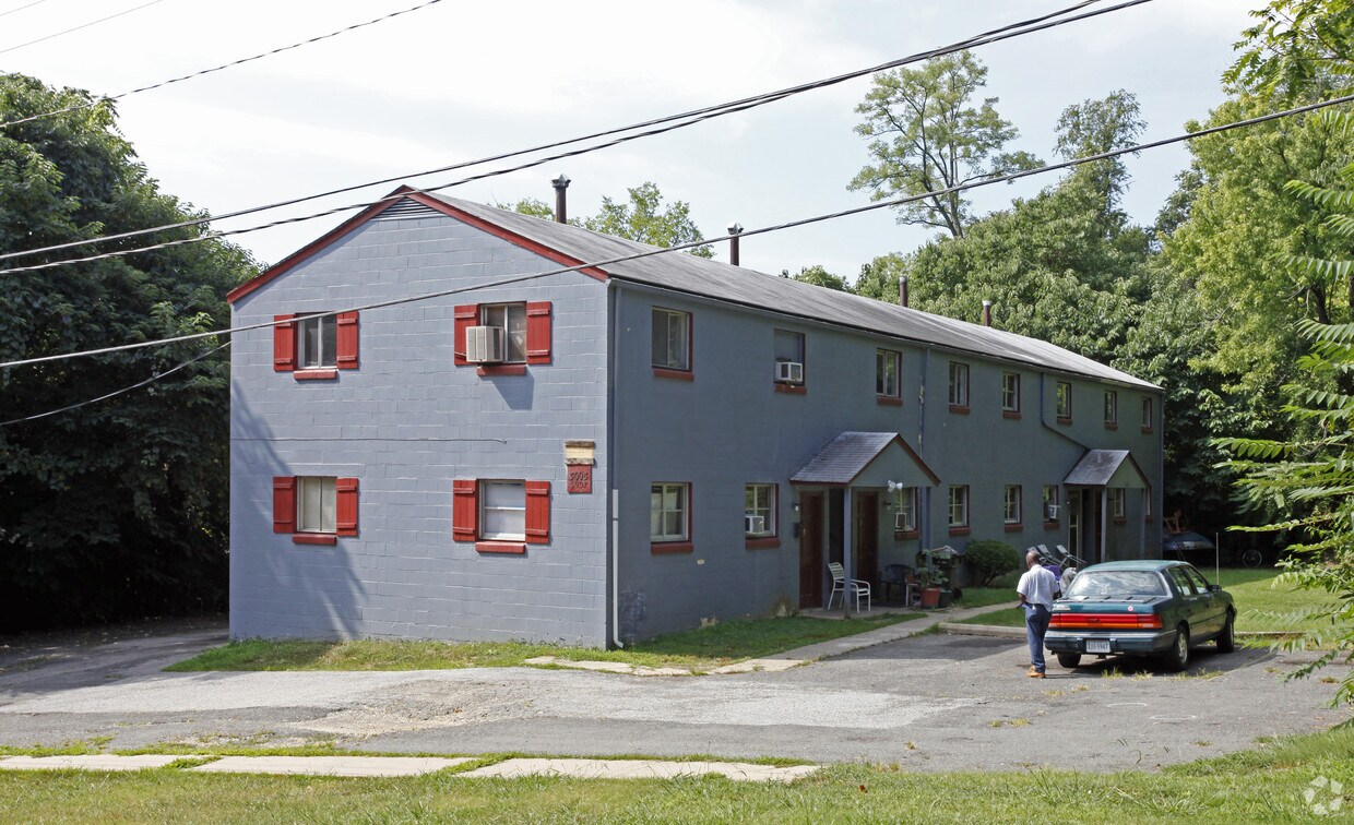 Primary Photo - 3005-3007 E Franklin St