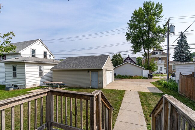 Building Photo - Single Family Home