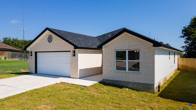 Building Photo - 2115 Blackhawk Lp