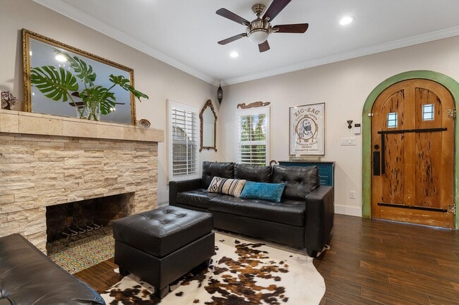 Building Photo - 626 N Palmway