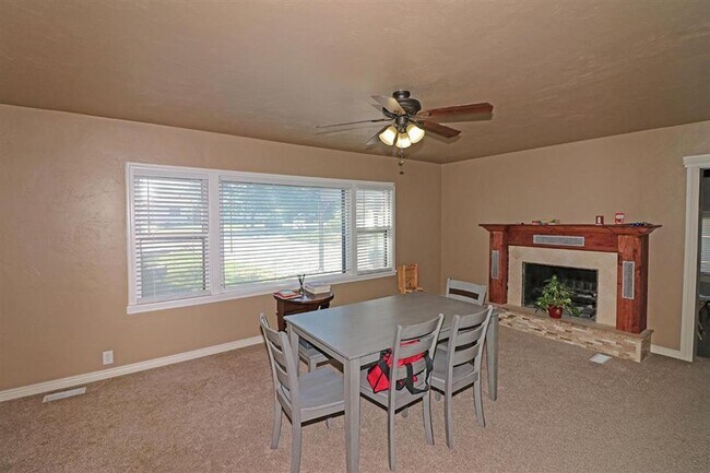 Building Photo - All utilities included 3-bedroom, 2-bathro...