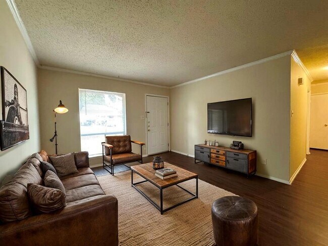 Foto del edificio - 5905 Burrough Dr