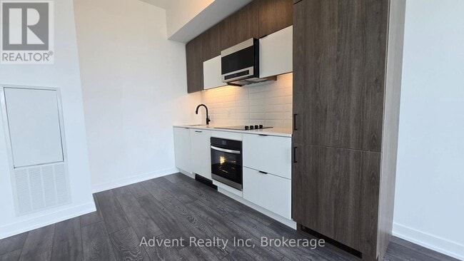 Building Photo - 8888-8888 Yonge St