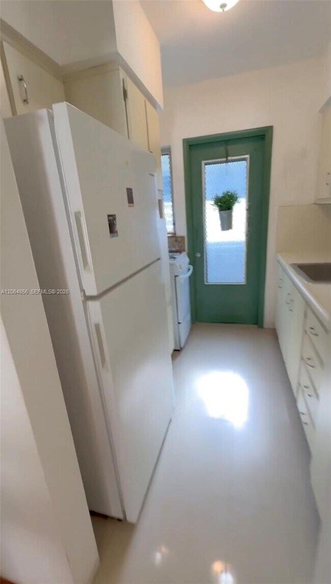 Foto del edificio - 644 Meridian Ave