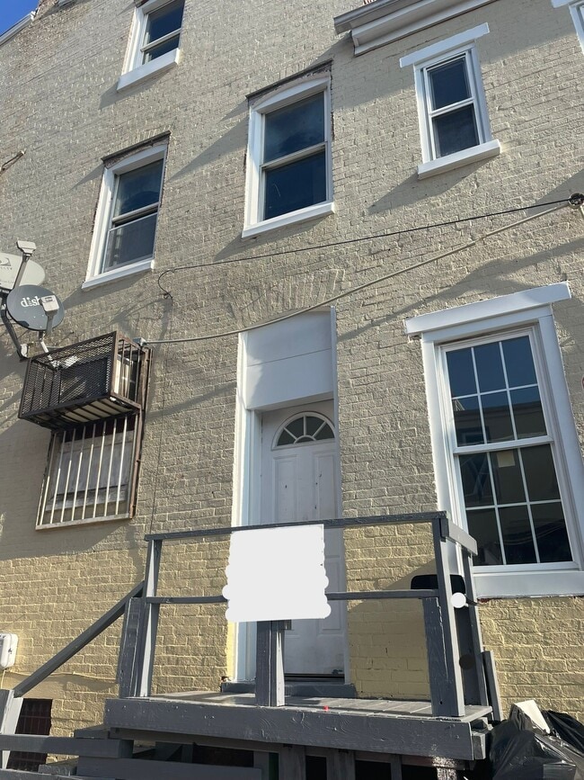 Building Photo - 128 Walnut St