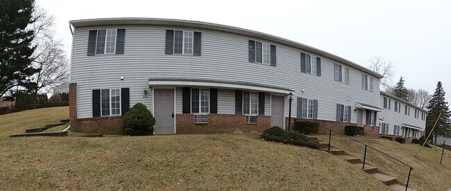 Building Photo - 506 E Maple St