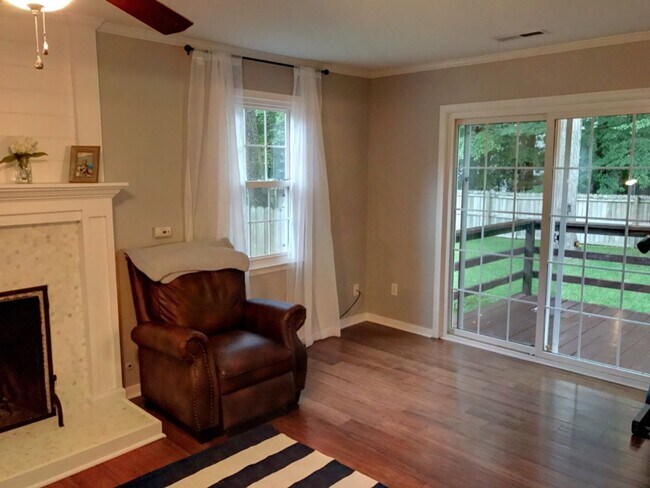 Foto del edificio - Stunning 3 Bedroom, 2.5 Bath Home in Short...