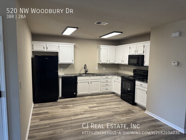 Foto del edificio - 520 NW Woodbury Dr