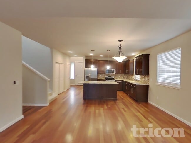 Building Photo - 3715 Santis Loop SE