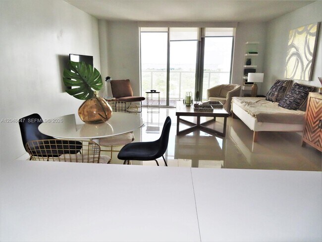 Foto del edificio - 5701 Collins Ave