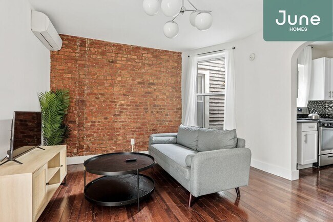 Foto del edificio - Queen room in 3-bed/1.0-bath Home