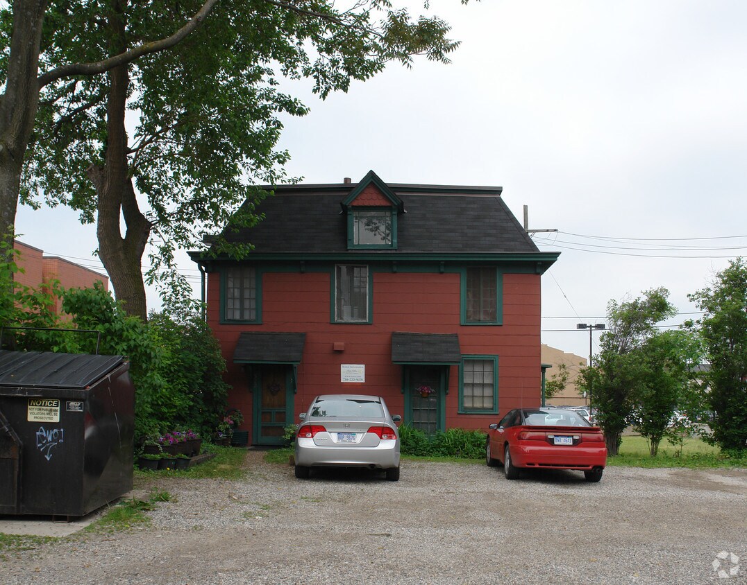 Foto del edificio - 320 S Division St