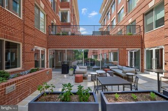 Building Photo - 635 Slaters Ln