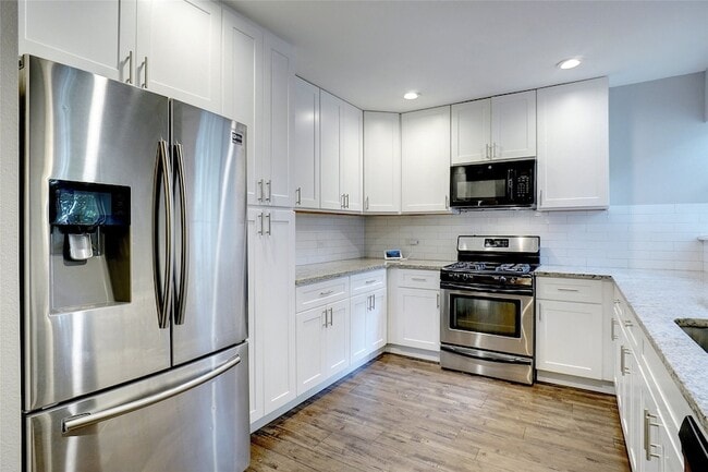 Building Photo - 219 Hartsdale Dr