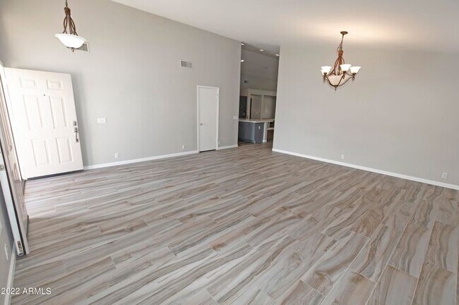Foto del edificio - Remodeled Ahwatukee 4br