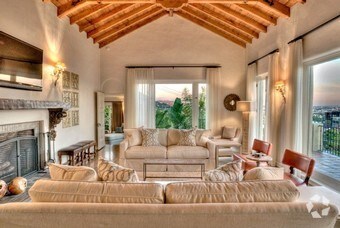 NA - 8222 Hollywood Blvd