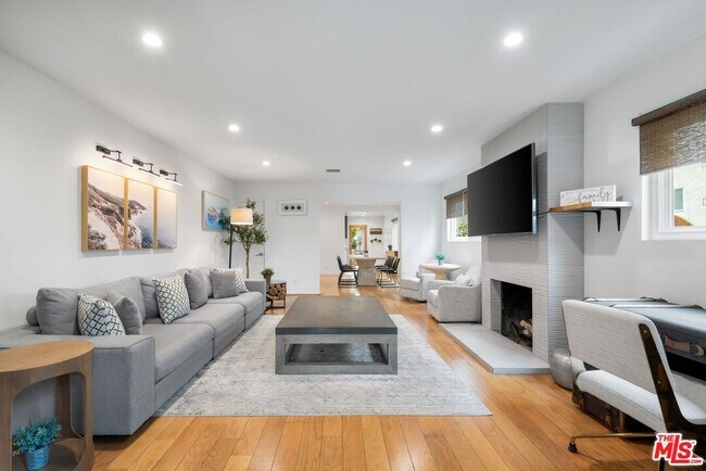 Foto del edificio - 12337 Gorham Ave