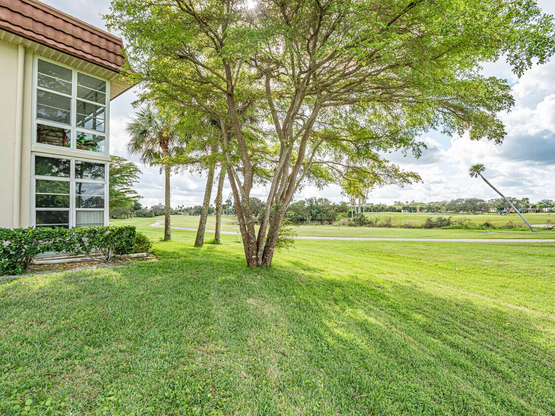 34 Vis Gdns Trl Unit 107, Vero Beach, FL 32962 Condo for Rent in Vero