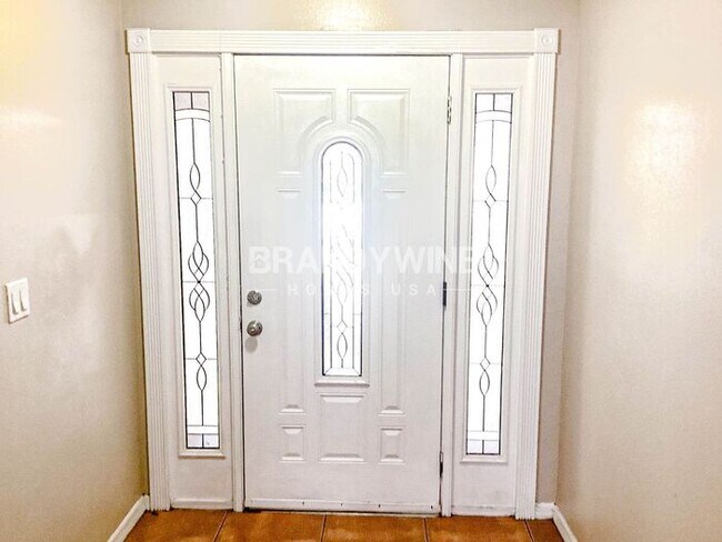 Foto del edificio - Charming and Beautiful 3BR with Sun Room!!...