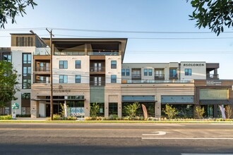 Building Photo - Solomon