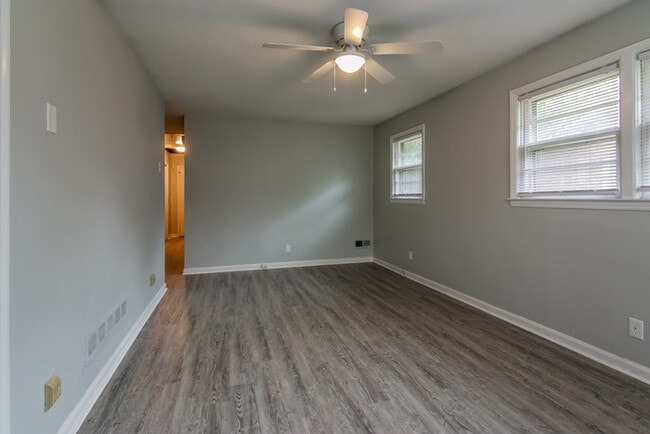 Building Photo - 1527 Tall Pines Cir