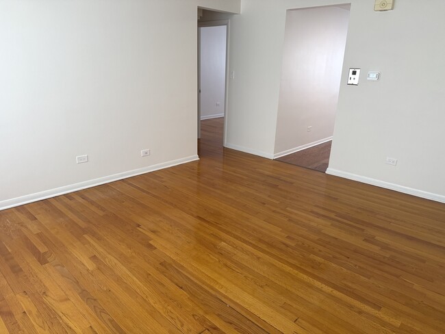 Building Photo - 8300 W Forest Preserve Dr