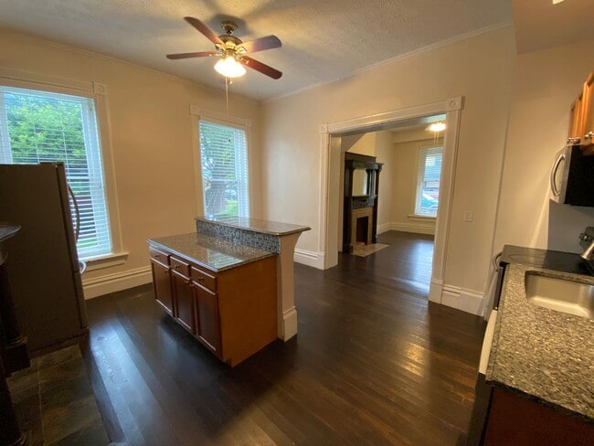 Building Photo - 877 Dennison Ave