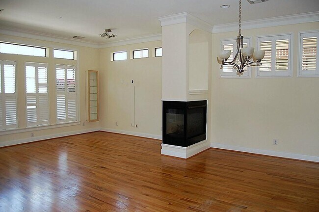 Building Photo - 32 Riva Row