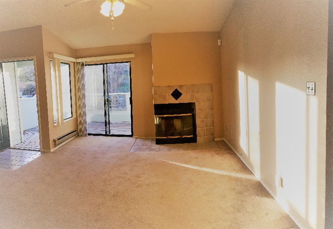 Building Photo - 1201 Glen Cove Pkwy
