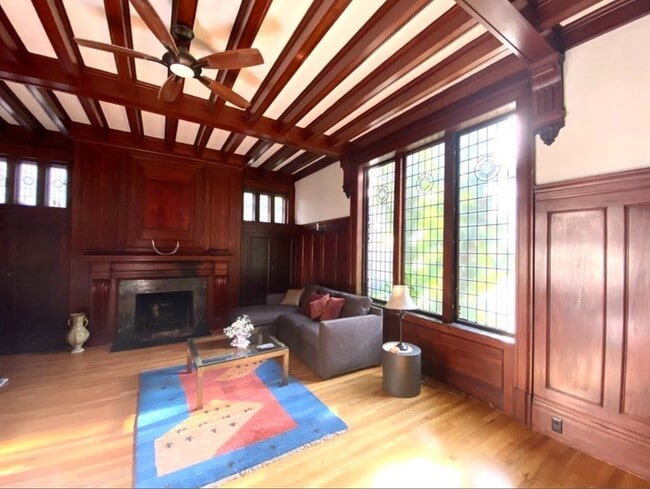 Building Photo - 376 Marlborough St