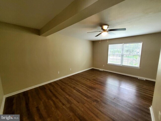 Foto del edificio - 2514 Cedarfield Ln