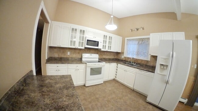 Building Photo - 859 Paisley Ave