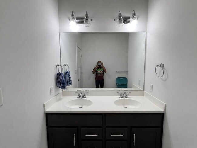 Foto del edificio - 4132 Orrs Town Ct