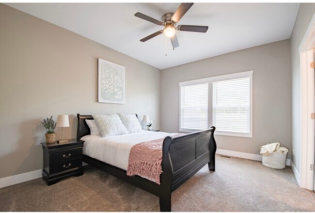 Foto del edificio - 75 Percy Dr