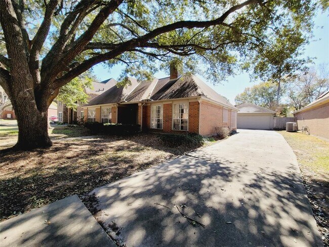 Building Photo - 15711 Echo Lodge Dr
