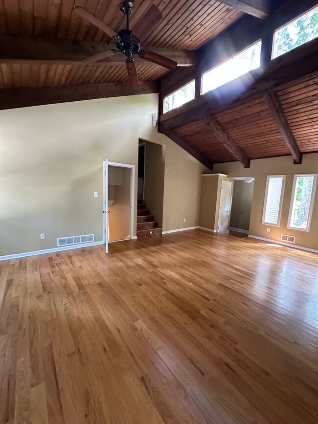 Building Photo - 1733 Christie Dr NE