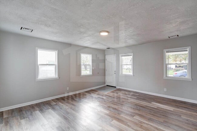 Photo - 3029 Alice Ave House