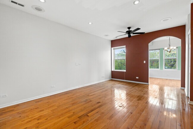 Building Photo - 7717 N Marshfield Ave