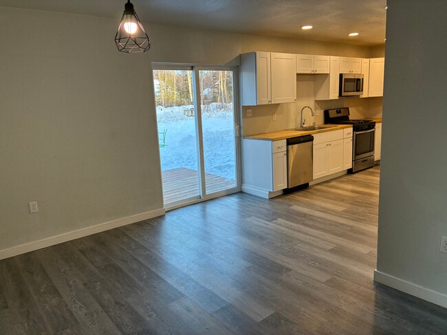 Building Photo - 711 E Mountain Ash Loop