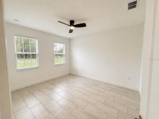 Foto del edificio - 2741 W Rutland Dr